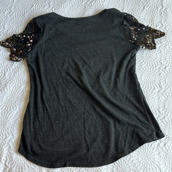Buckle BKE Embellished Sleeve Tee - Picture 4 of 4